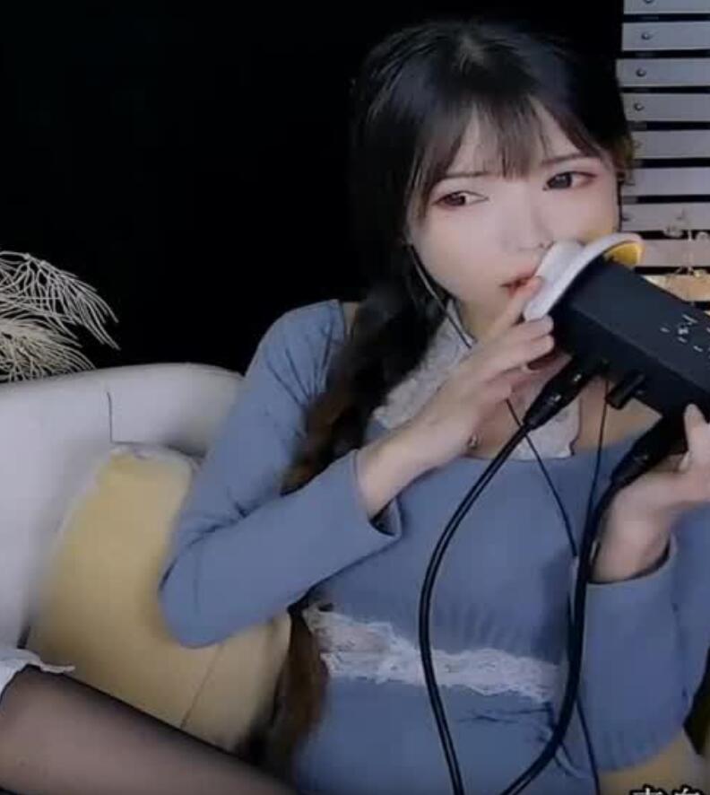 11093344.jpg 泠欢儿ASMR单辩妹子舔耳